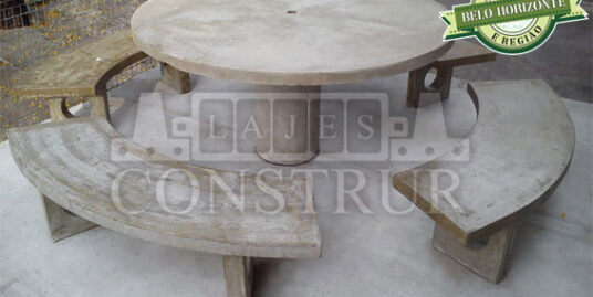 Mesa Redonda com Bancos